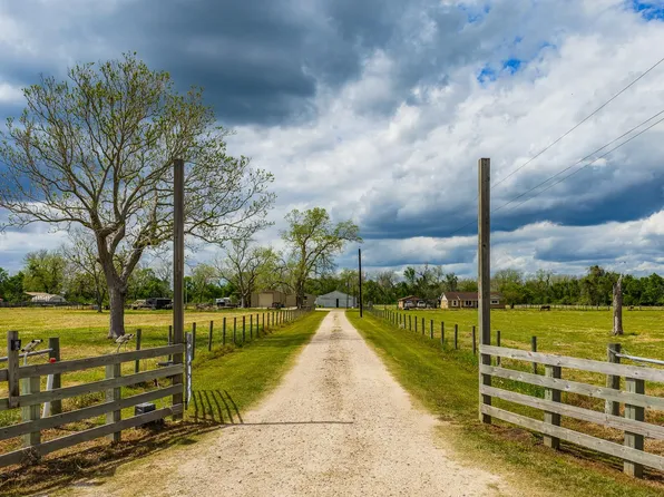 8283 Ashwood Rd, Van Vleck, TX 77482