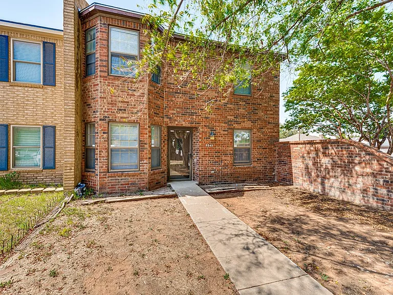 3245 Preston Dr — Photo 2