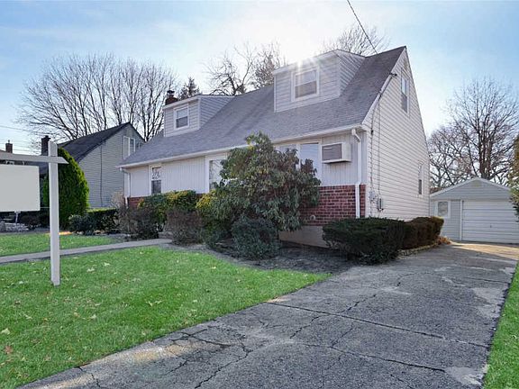 2nd image of 1359 Rosser Ave