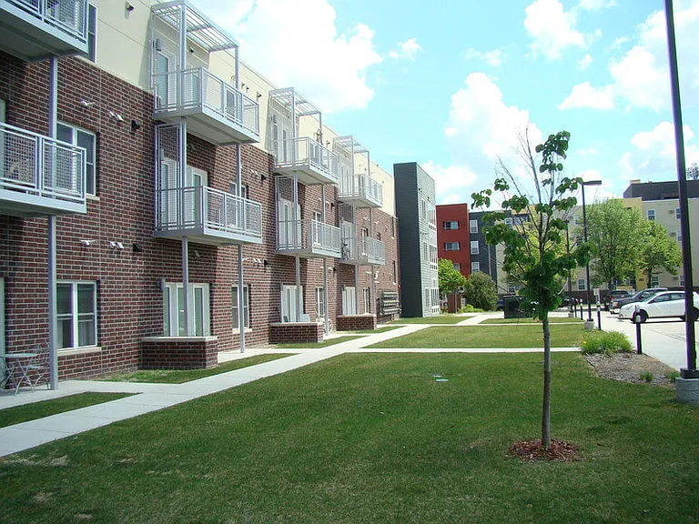 Aurora on Griggs Square — Photo 18