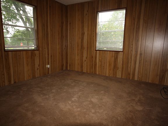 5th image of 220 E Browning St