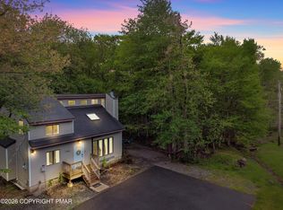 1460 Waterfront Dr, Tobyhanna, PA 18466