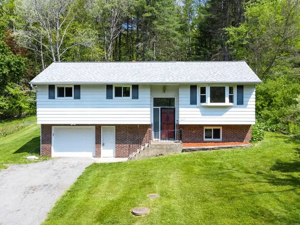 1347 E Campville Rd, Endicott, NY 13760
