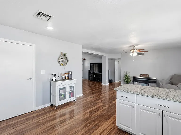 11610 N 41st Dr — Photo 10