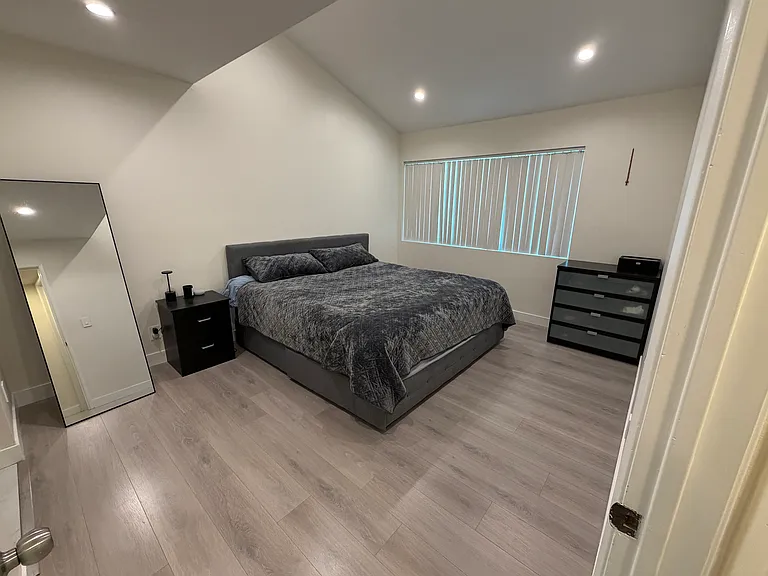 Master Bedroom w/ King Bed