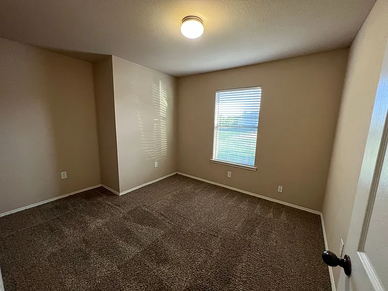 2701 Lovers Ln — Photo 9