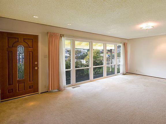 4th image of 1108 Helen Dr