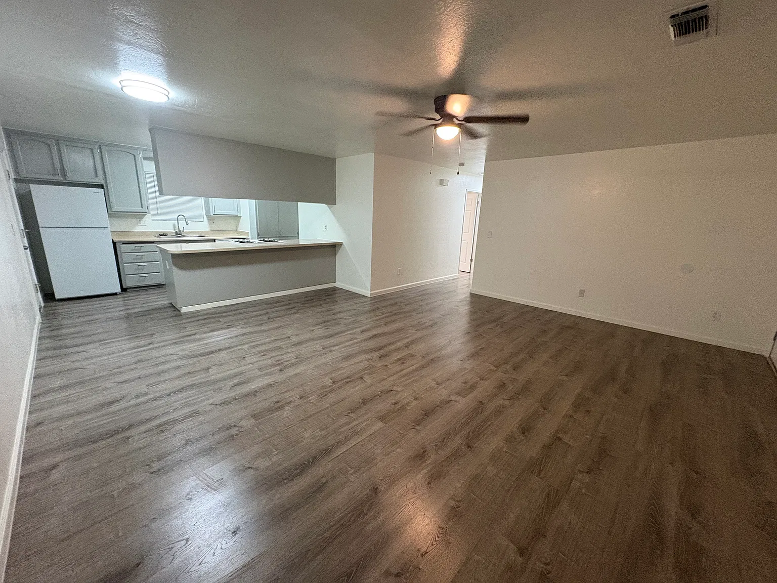 3 bed, $1,900 — Photo 2