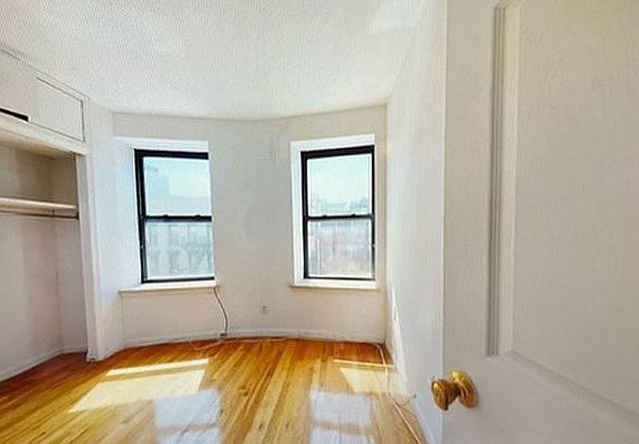 5th image of 207 E 14th St #7