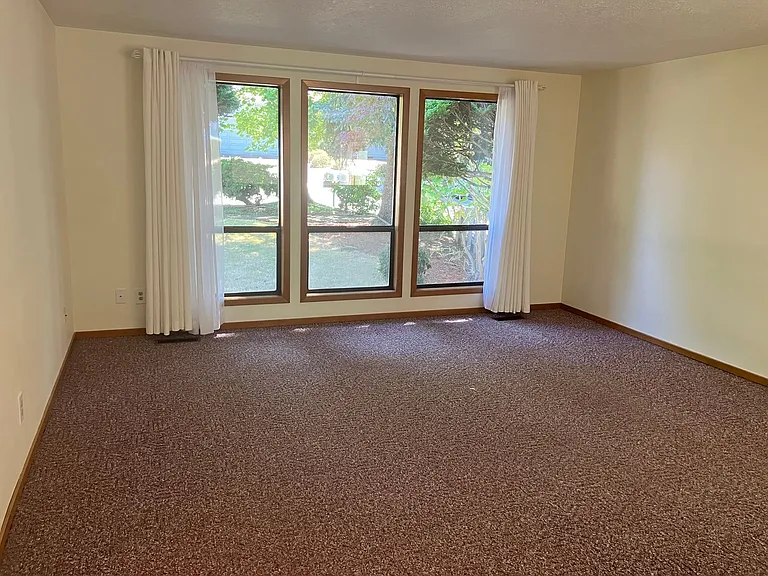1325 Elser Dr SE — Photo 5