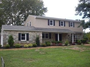 1060 Twin Silo Ln, Huntingdon Valley, PA 19006