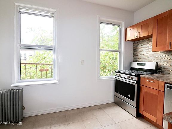 3rd image of 1112 47th Ave APT 3R