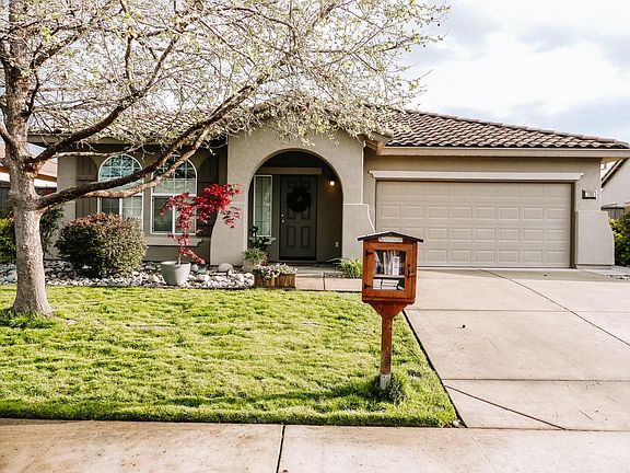 5th image of 760 Albatross Dr