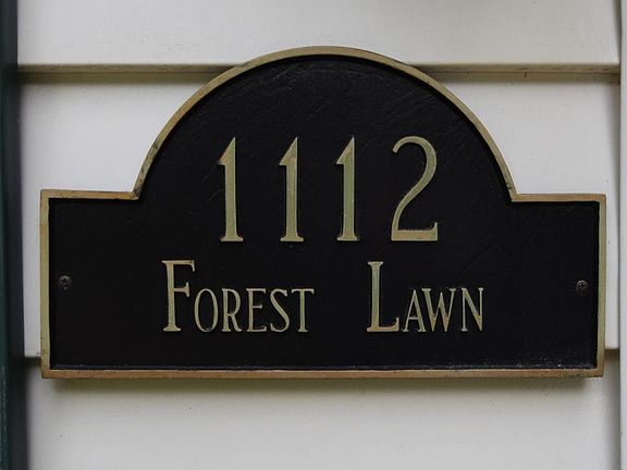 5th image of 1112 Forest Lawn Dr