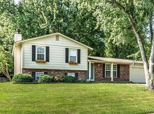 56 Country Creek Dr, Saint Peters, MO 63376