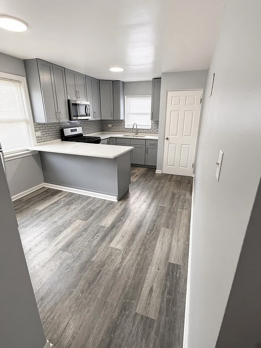 5 bed, $2,900 — Photo 2