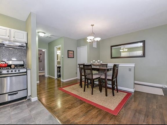 2nd image of 253 Gold St #1