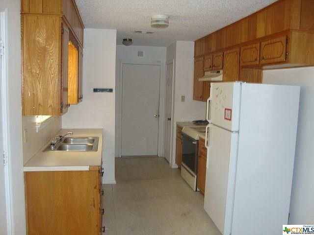2nd image of 2122 Schwertner Dr