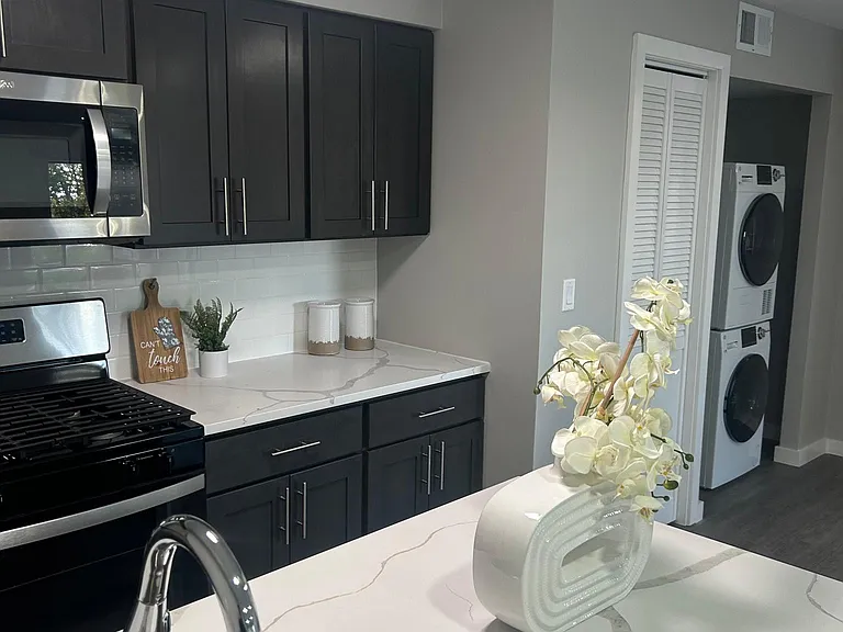 Hillside Terrace Apartments — Photo 18