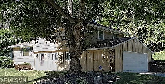 3rd image of 1627 Deerwood Dr