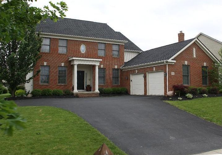 Front view courtyard driveway