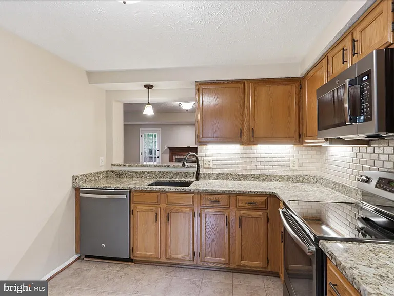 1563 Autumn Ridge Cir — Photo 10