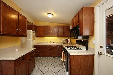 3rd image of 3740 Balsam Ave NE