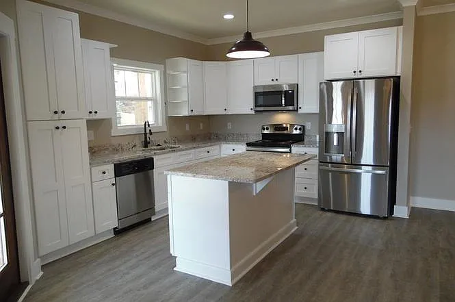 3 bed, 2.0 bath, $1,650 — Photo 2