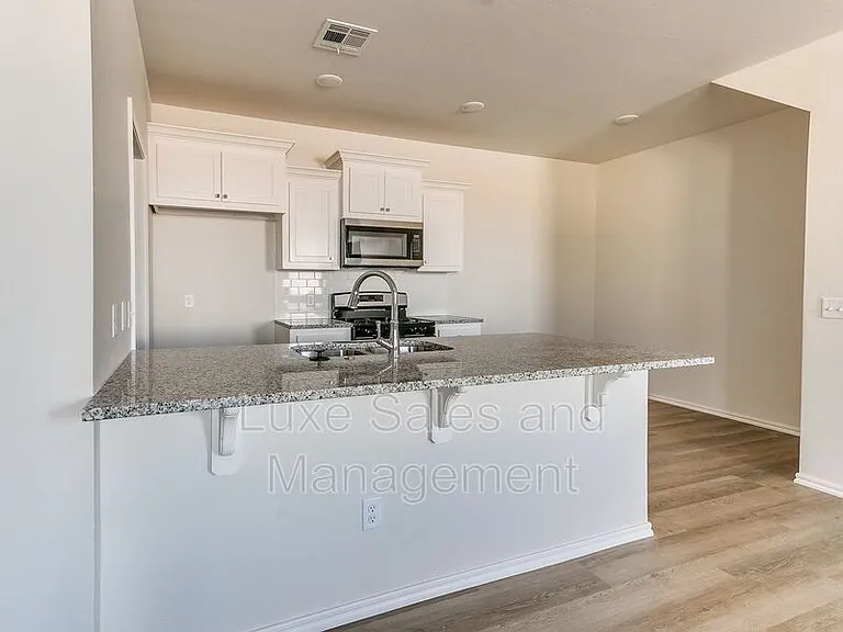 10530 Utica Dr — Photo 12