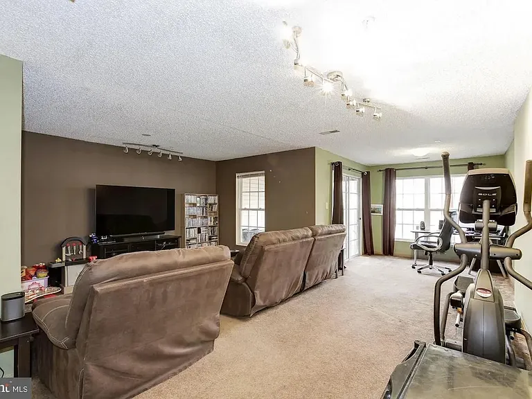 208 Goldsborough Dr — Photo 22