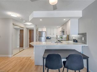 25 Agnes St #903, Mississauga, ON