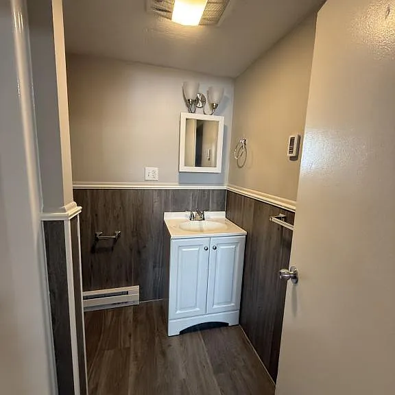 158 Wellington St — Photo 4