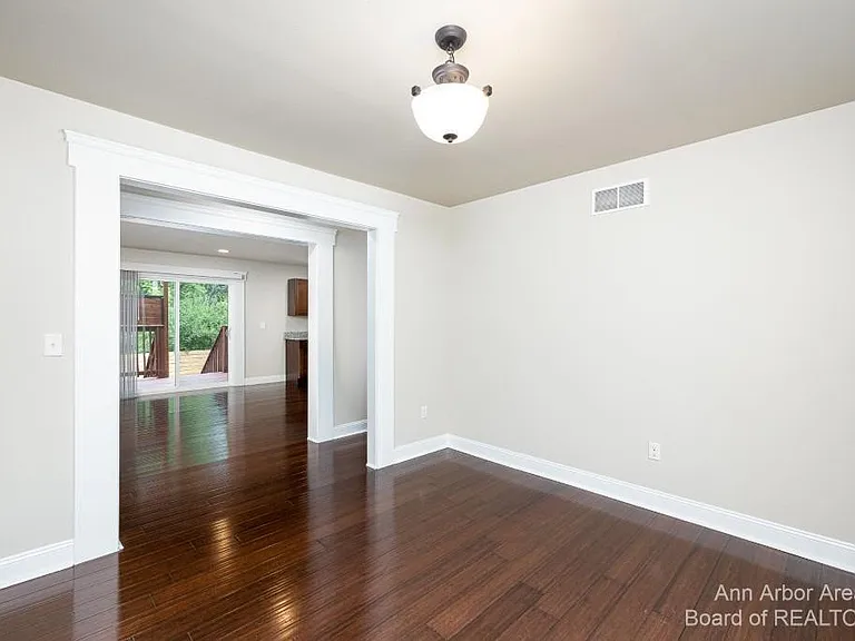 2 Maple Village Ct — Photo 8