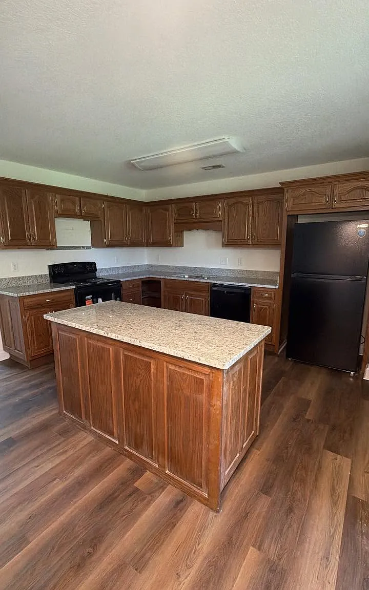 3 bed, 1436 sqft, $1,850 — Photo 3