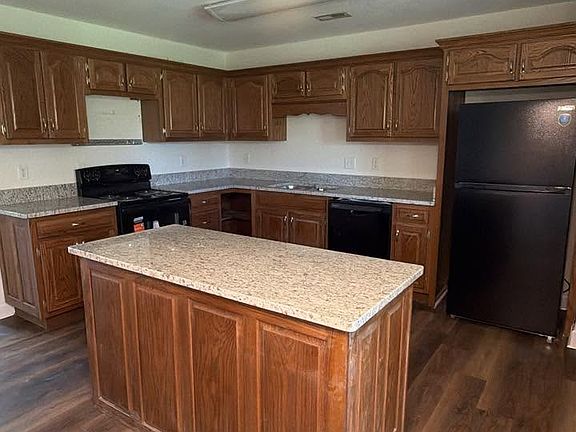 3rd image of 325 Creeks Jewell Dr