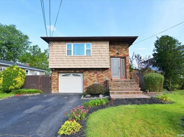 225 Dakota Avenue, Bay Shore, NY 11706