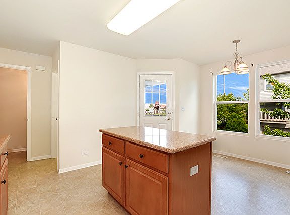 4th image of 143 Bristol Ln Unit 7