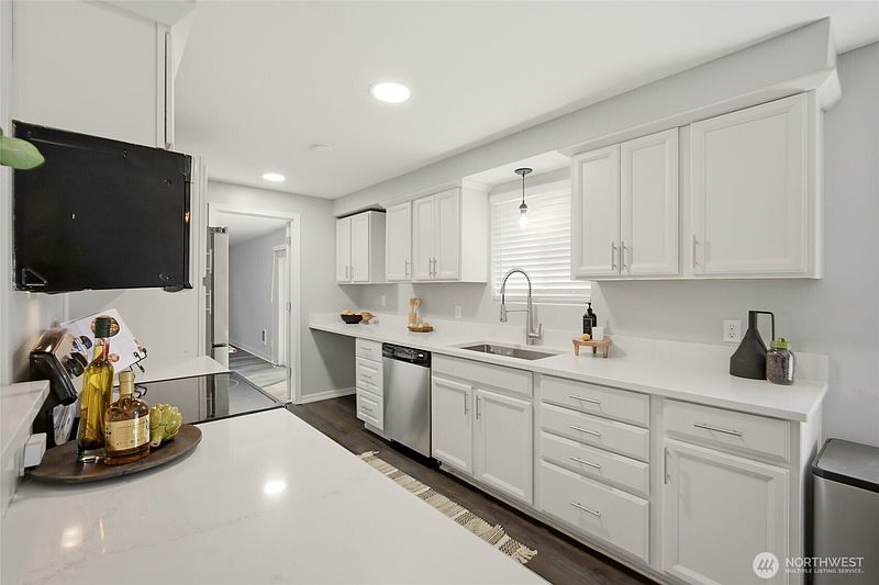3rd image of 6208 Sycamore Place