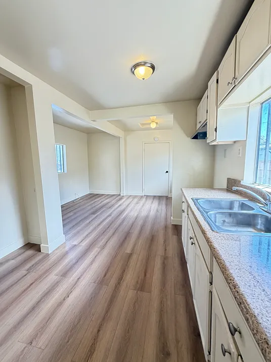 2 bed, 850 sqft, $2,200 — Photo 3
