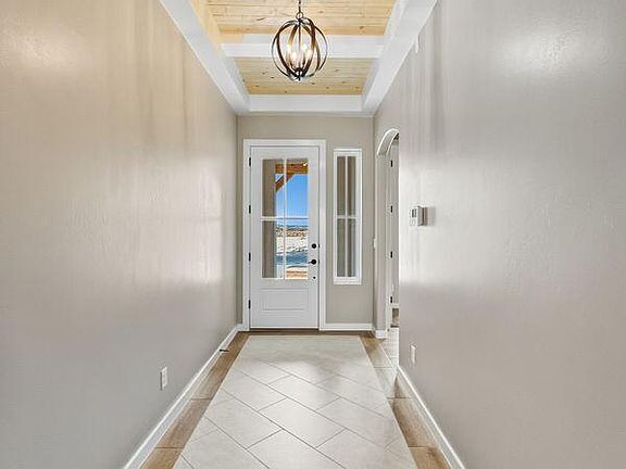 4th image of 935 Bromyard Dr