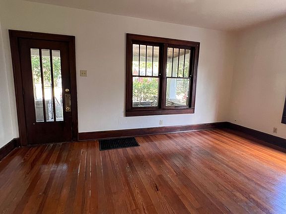 4th image of 402 E 1st St #1