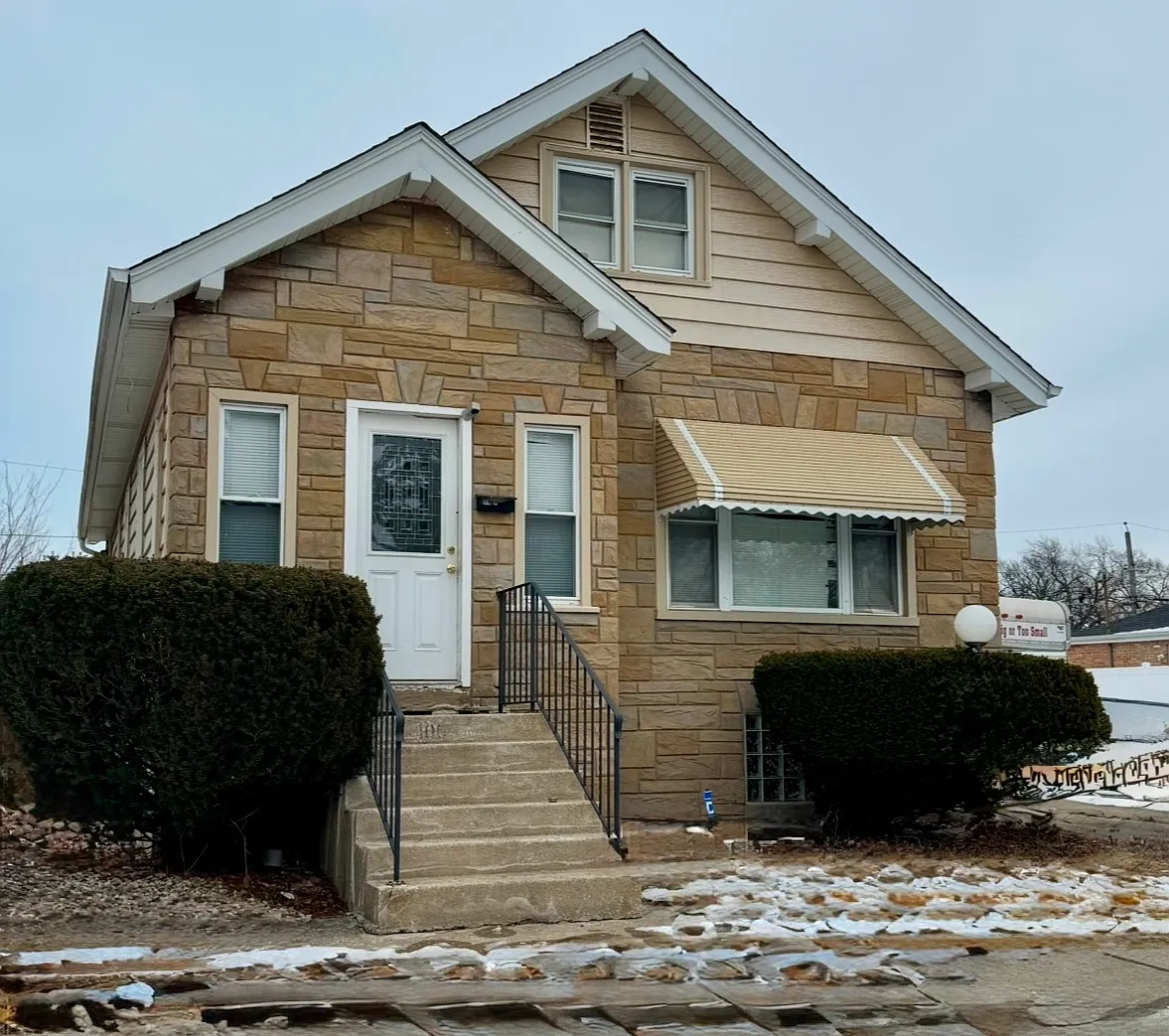 10037 S Yale Ave photo 1