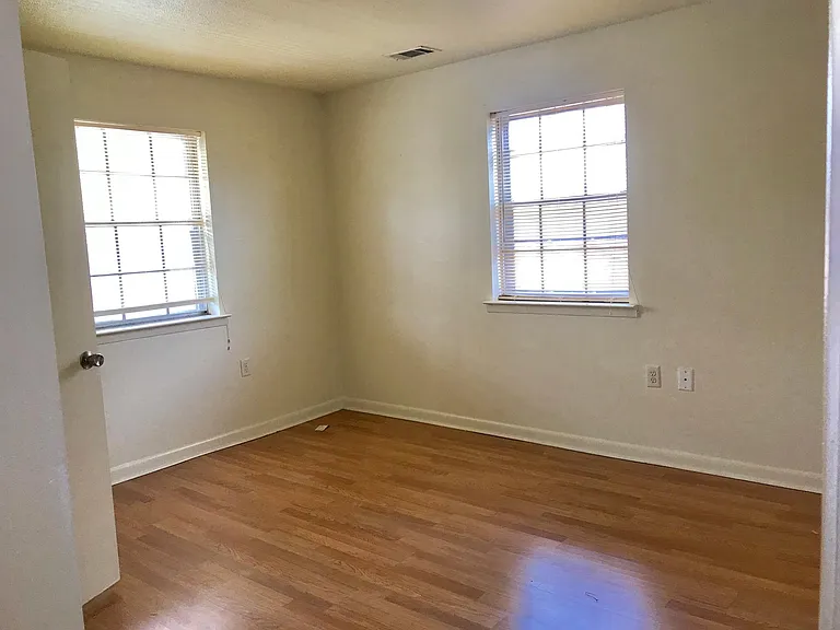 5828 Valley Dr — Photo 5
