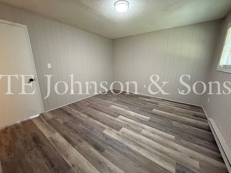 2550 Green Oaks Ct #B — Photo 16
