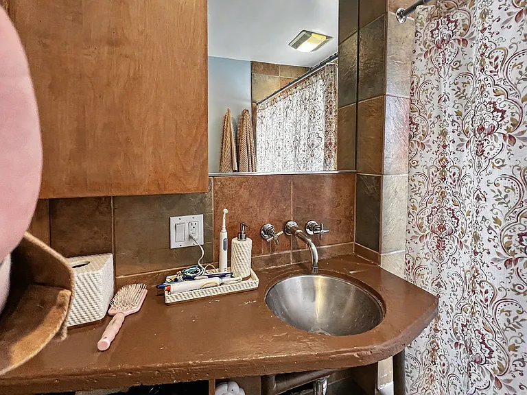 1039 Rees Ave — Photo 24