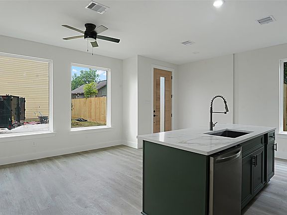 4th image of 1313 Knight St #2