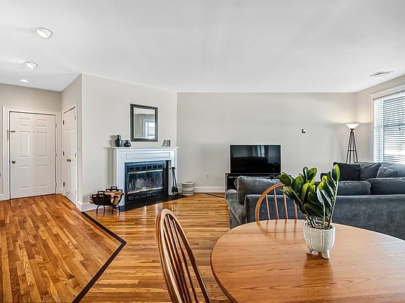 2nd image of 171 Walnut St Unit 10