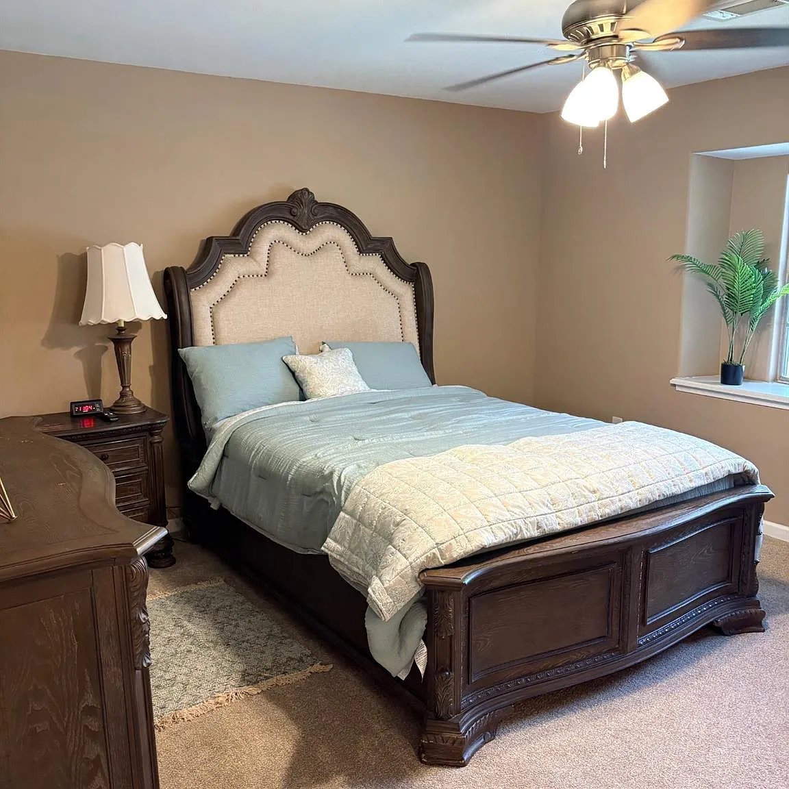 3 bed, 5.0 bath, 2340 sqft, $2,200 — Photo 2