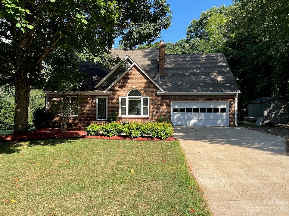 1st image of 154 Saint Martins Ln