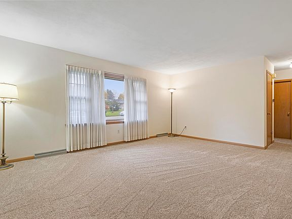4th image of 5260 Crestdale Dr